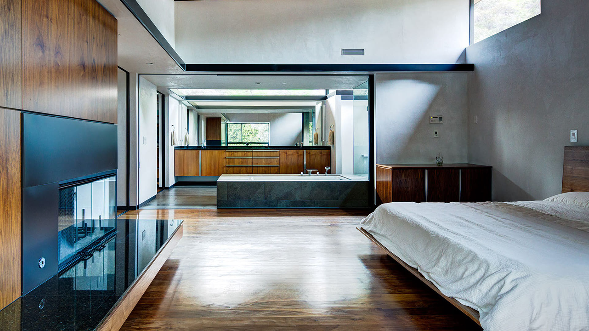 01. Villa Los Angeles master bedroom